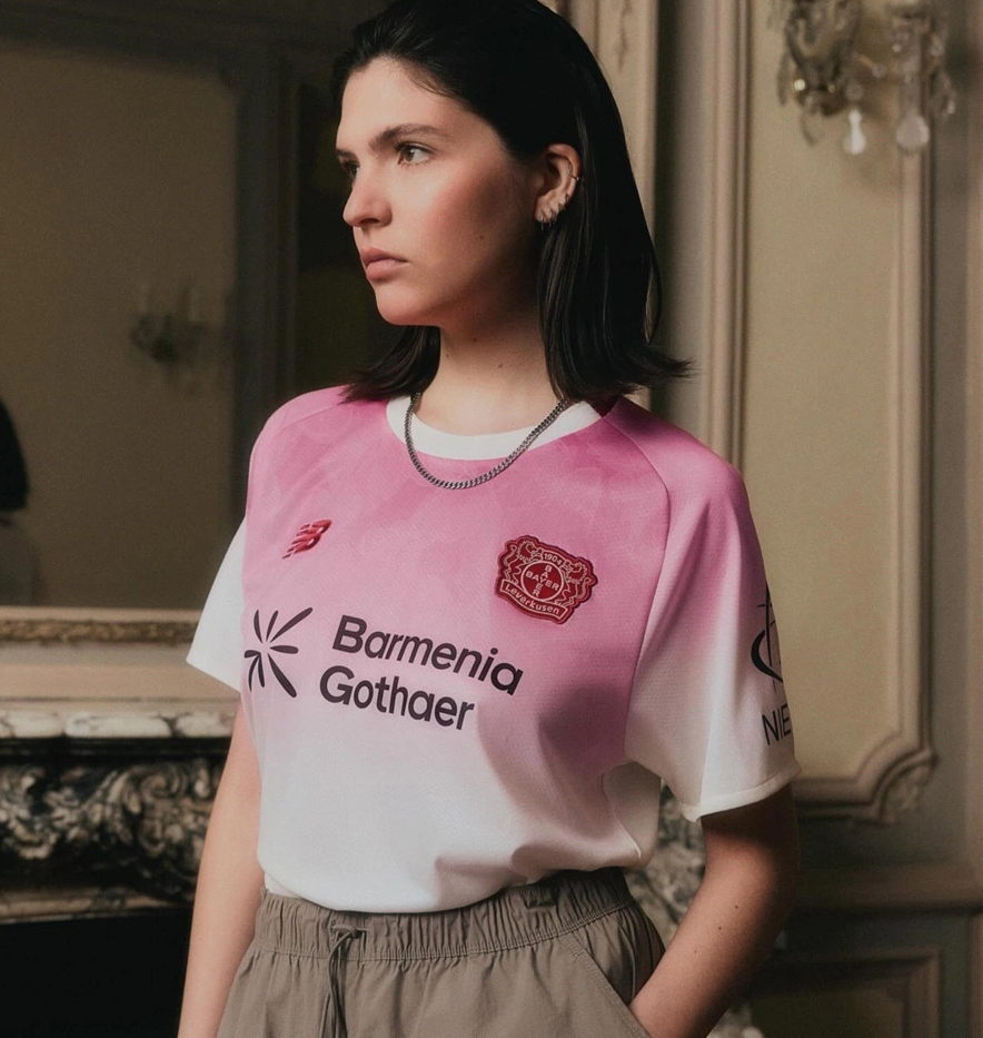 Bayer 04 Leverkusen seizoen 2025-26 uit voetbalshirts